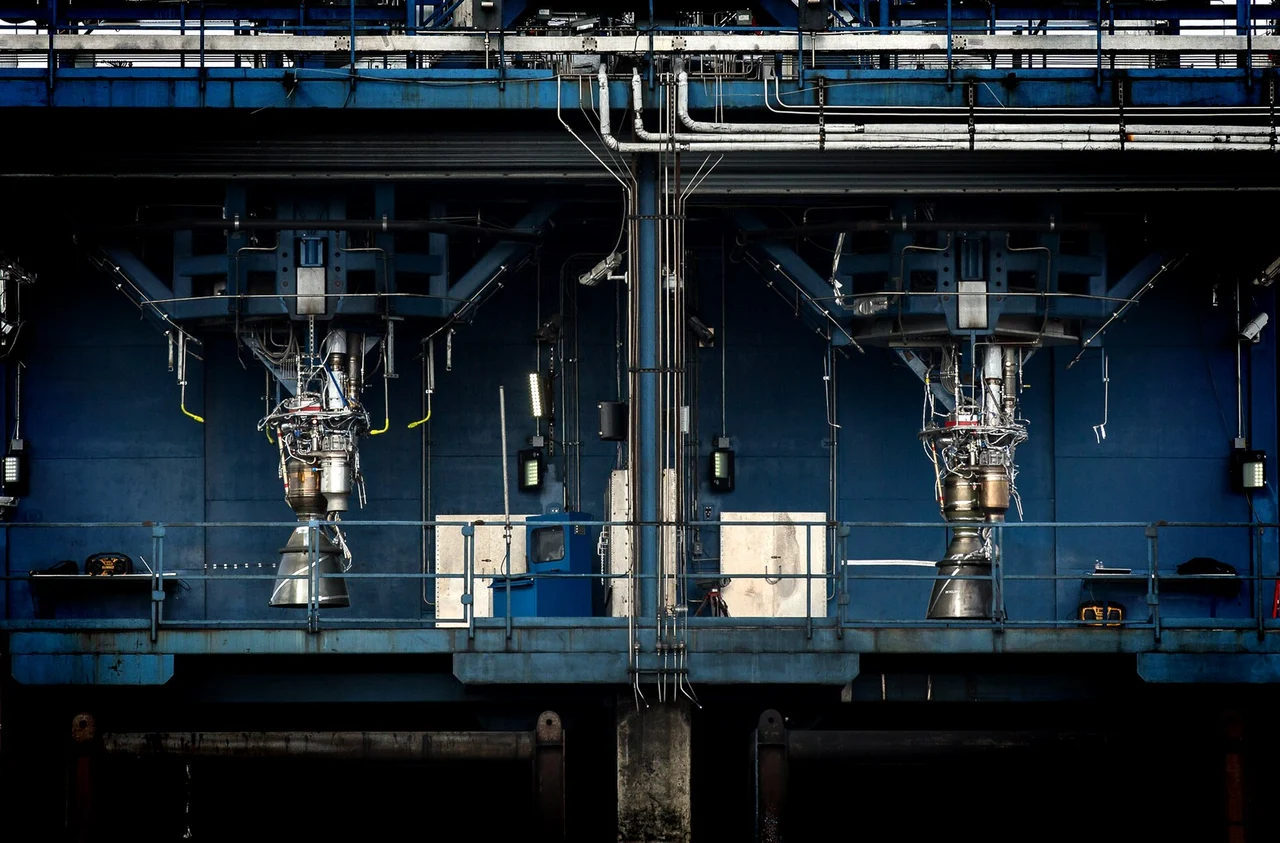 Two Merlin 1D engines mounted in a ground-test installation